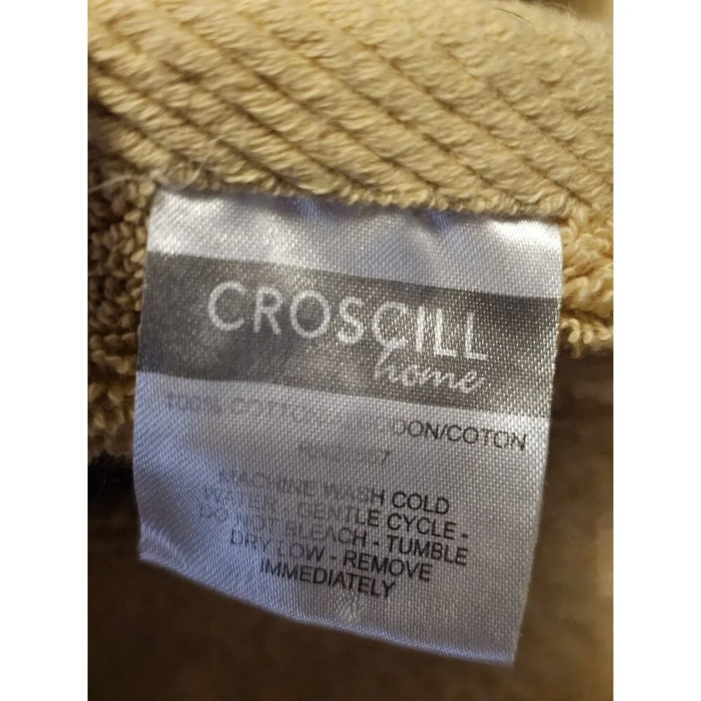 Croscill Elegant Burgundy And Gold Tasseled Bath Towel 48x25